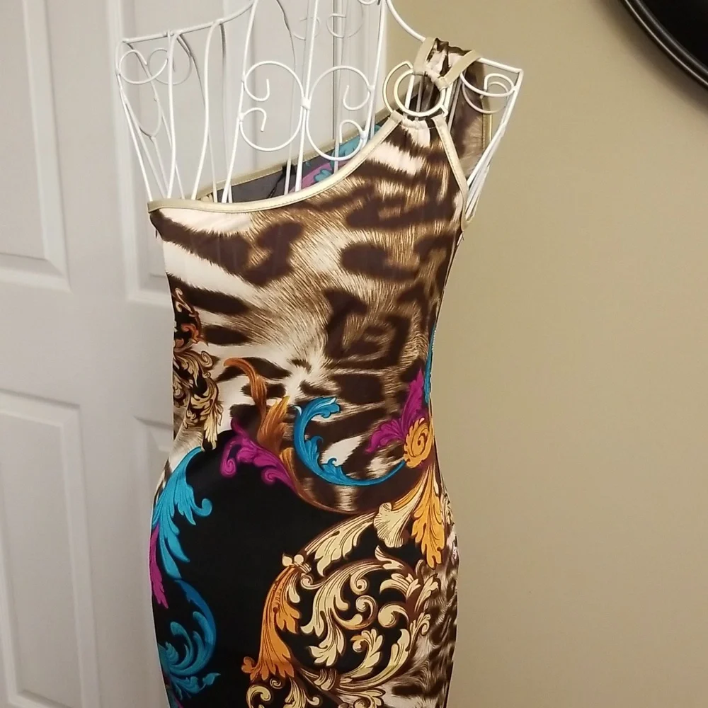 ANYTHING BUT BORING❣️Gorgeous Symphony maxi dress. - Picture 4 of 9